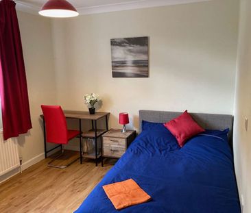 Eastgate Street Room 3 - Photo 5