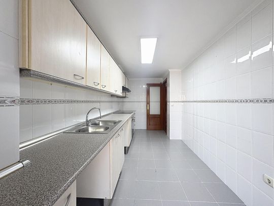 Flat for Rent in Torrent — Calle Benalup - Photo 1