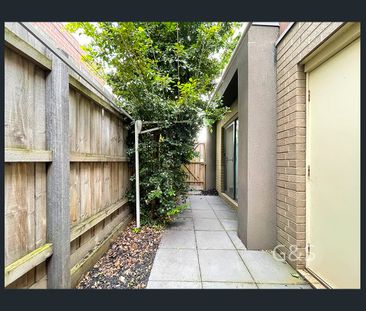 Vibrant, Low maintainance, and Convenience - Photo 4