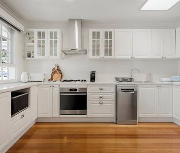 MODERN TOWNHOUSE - Photo 4