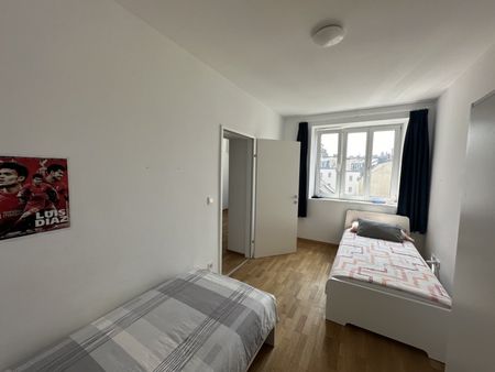 Große 5 Zimmer im frisch ausgebauten Dachgeschoss mit DG-Terrasse! - Photo 3