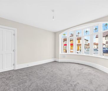 3 bedroom end of terrace house to rent - Photo 4