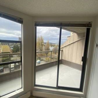 1Br waterfront Penthouse Available Now - Photo 3