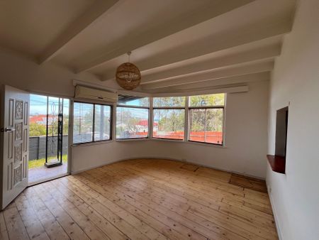 Coastal Cottage with Character - Photo 3