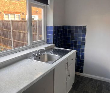 2 bedroom semi-detached house to rent - Photo 5