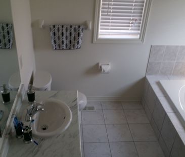 For Lease - 14 Vezna Crescent, Brampton, Ontario - Photo 4