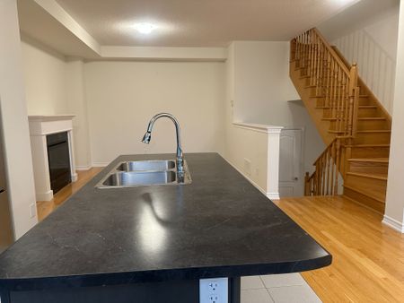 For Lease - 126 Alvin Pegg Drive, East Gwillimbury, Ontario - Photo 4