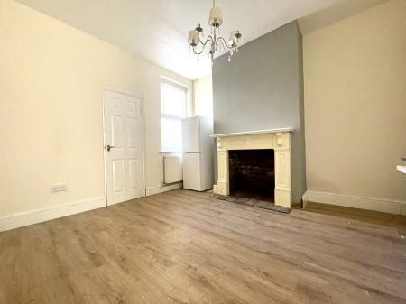 3 bedroom Terraced House To Let - Photo 1
