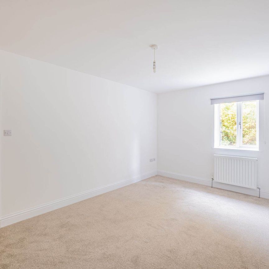 Uphill Drive, Larkhall - Photo 1