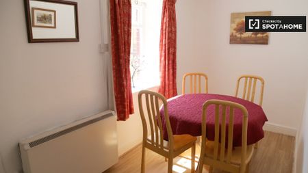 Charming 2-bedroom house to rent in North Central Area - Photo 3