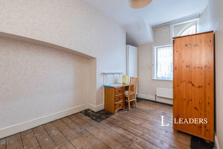 4 bedroom apartment to rent Queens Road, Bournemouth, Dorset, BH2 - Photo 3