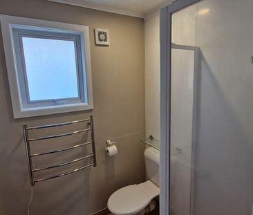 Glen Eden. Worth a Look - Photo 3