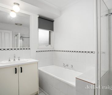 12 Barron Way, Yallambie - Photo 3