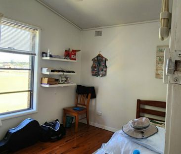 UPSTAIRS 2 BEDROOM UNIT WITH LAKE VIEWS! - Photo 2