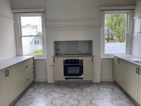 Large Family Home - Photo 5