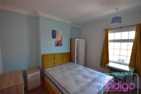 4 bedroom terraced house to rent - Photo 4