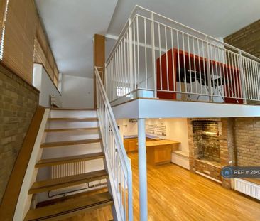 Studio to rent - Photo 1