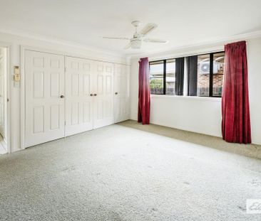 Lowset Brick Family Home - 10 Minutes Out of Town! - Photo 2