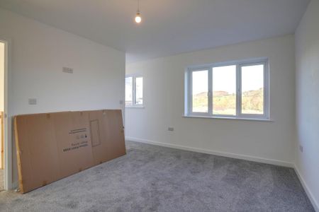 4 bedroom detached house to rent - Photo 3