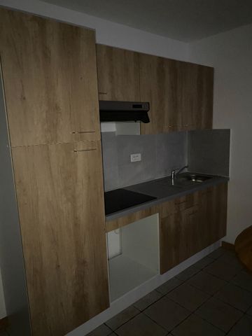 Appartement 1 pièces 33m2 MARSEILLE 4EME 550 euros - Photo 3