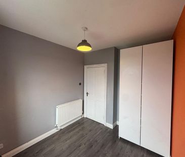 3 bedroom flat to rent - Photo 4