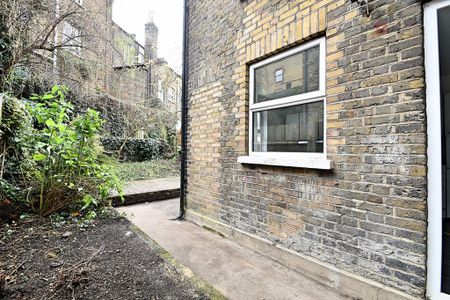 3 bedroom terraced house to rent - Photo 3