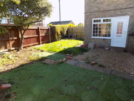 2 bedroom terraced house to rent - Photo 2
