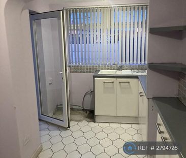 2 bedroom semi-detached house to rent - Photo 6