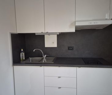Location Appartement 1 pièce 25m² ST MAUR DES FOSSES 94100 - Photo 2