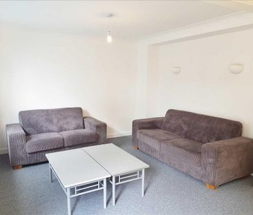 4 bedroom semi-detached house to rent - Photo 4