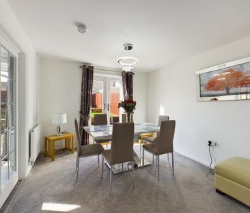 4 bedroom detached house to rent - Photo 2