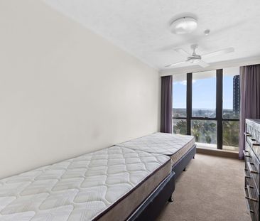 FURNISHED - BEACHFRONT - SPACIOUS - BEAUTIFULLY RENOVATED - Photo 4