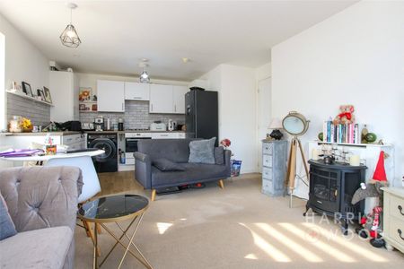 Peter Crowe Approach, Stanway - Photo 3