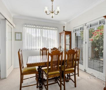 10 Folkestone Road, Glen Waverley - Photo 2