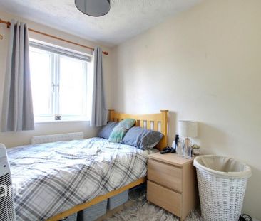 3 bedroom end of terrace house to rent - Photo 3