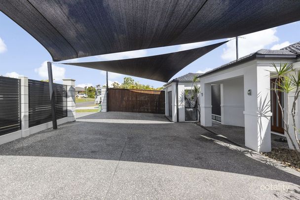 Modern Renovated Family Home - Photo 1