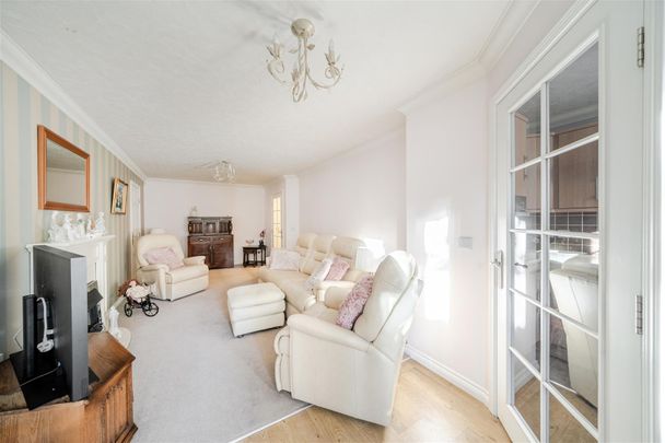 Bramble Lodge, Wallington - Photo 1