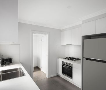 LOCATION, LOCATION, LOCATION! - Photo 4