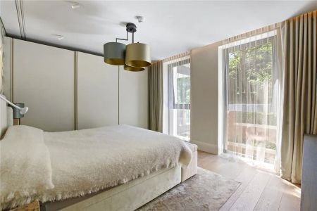 3 bedroom flat in 6 Campden Hill - Photo 3