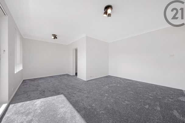 Huge Sundrenched Apartment with Balcony & Parking - Photo 1