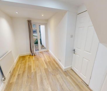 2 bedroom maisonette to rent - Photo 5