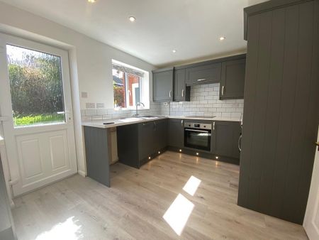 3 bedroom semi-detached house to rent - Photo 3
