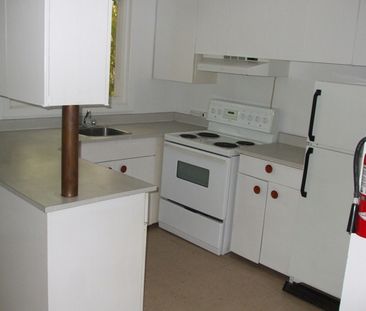 158 Mcarthur - Photo 2