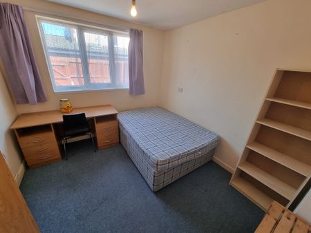 5 Bed Student Accommodation - Photo 2