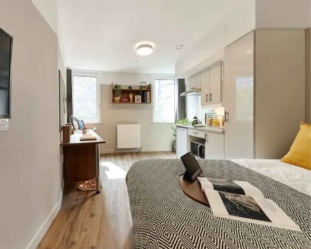 Penthouse Plus Studio - Photo 5