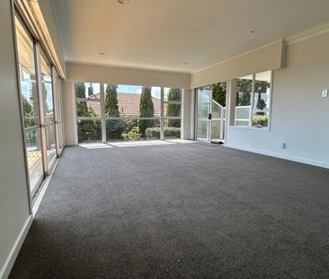 Sunny Family Home In Cockle Bay - Photo 2