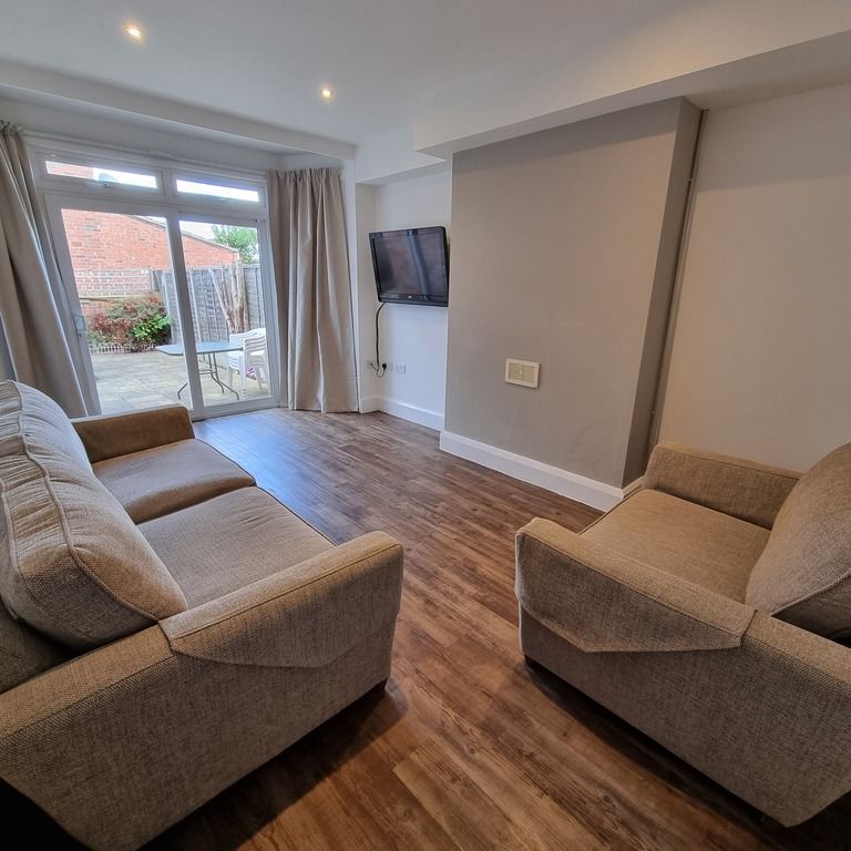 5 Bed Student Accommodation - Photo 1