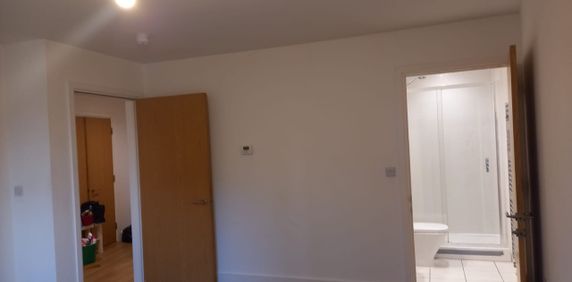 2 Bed Flat, Centenary Plaza, SO19 - Photo 2