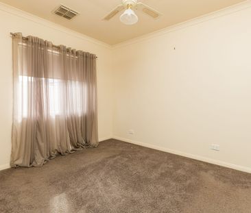 Easy Modern Living in a Quiet Court Location - Photo 5