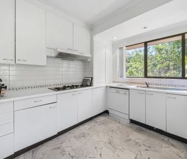 Spacious 3-Bedroom Unit with Water Views in Sandy Bay - Photo 4